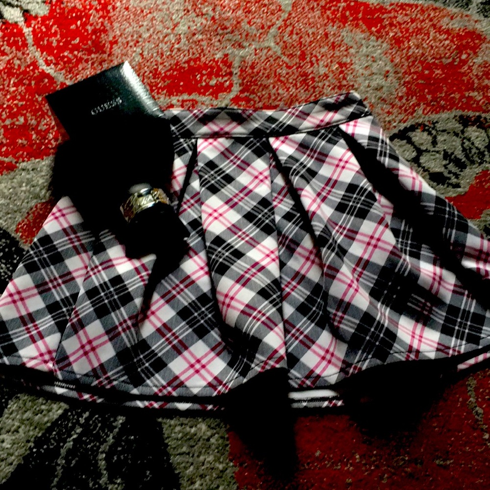 Plaid short skirt. Sz. M
